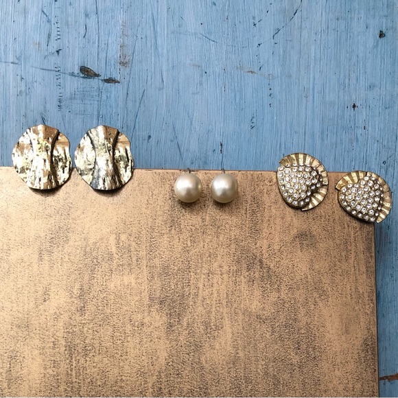 3 pairs gold-tone clip-on earrings - Picture 9 of 9